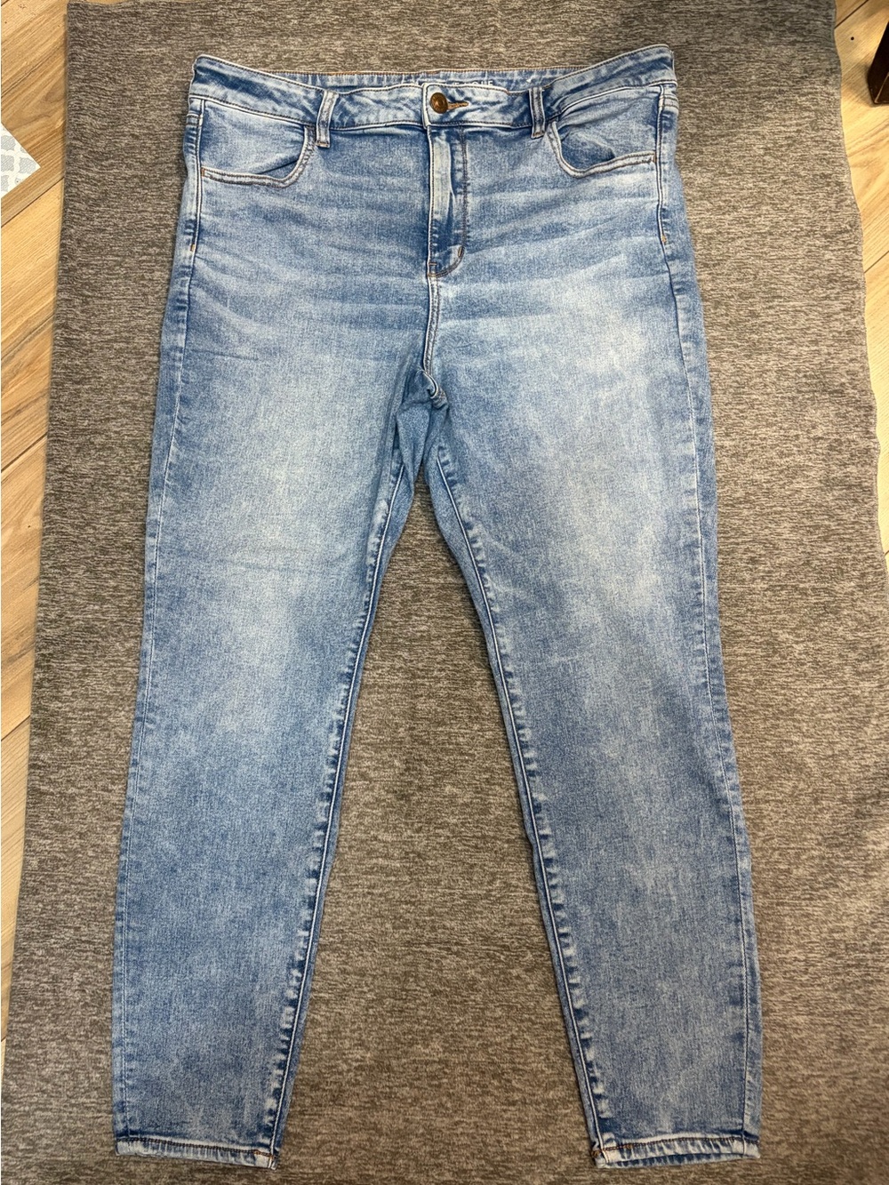American Eagle Outfitters Light Wash Skinny Jeans